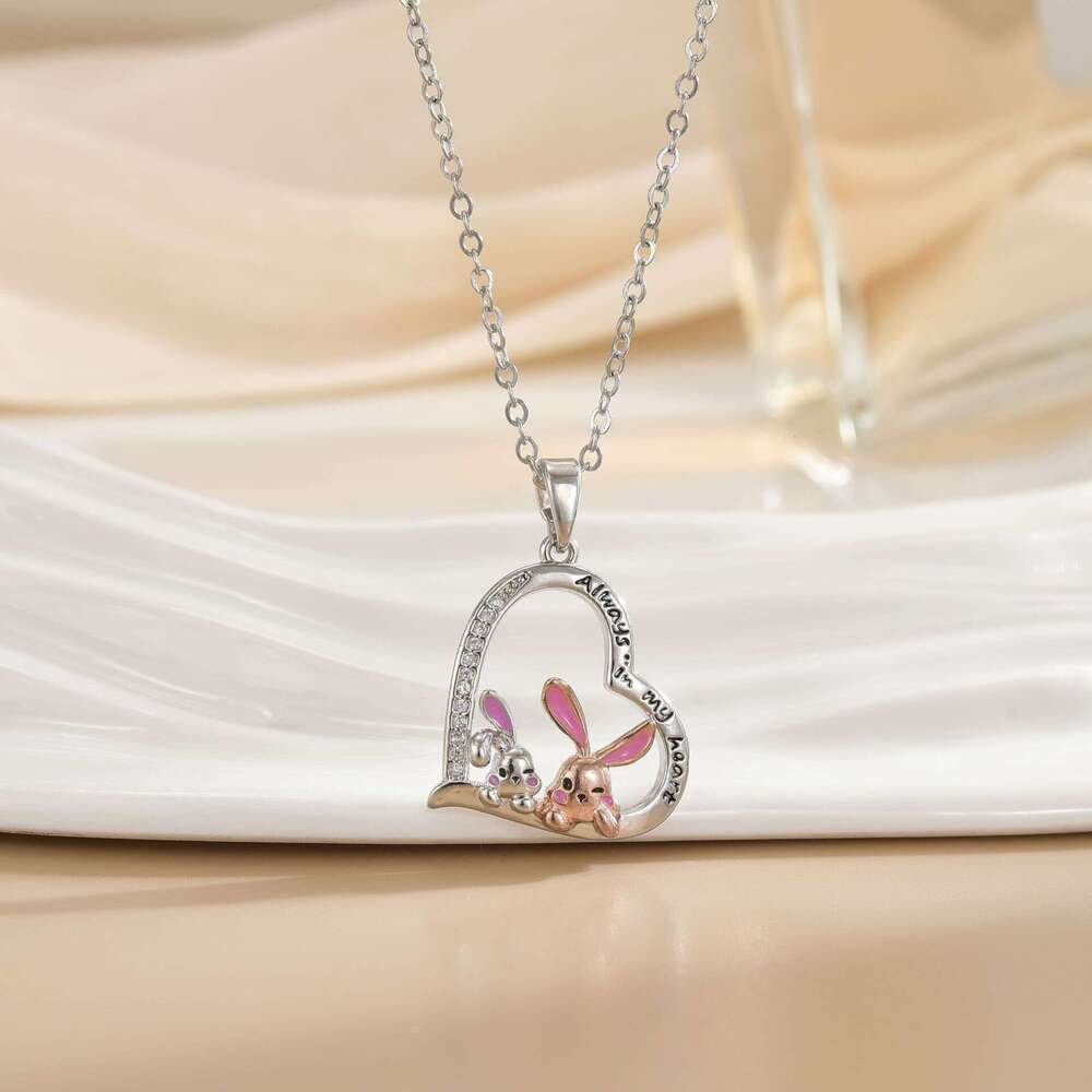 New Mother's Day Heart-Shaped Design Pendant Necklace For Women Simple High-End Gift Collarbone Chain 959