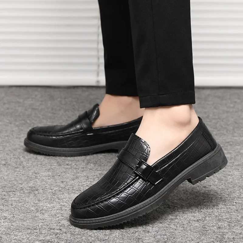 Men Thick Soled Loafers Leather Shoes Thick Soled Round Toe Men Casual Shoes Comfortable Classic Leather Shoes W250716