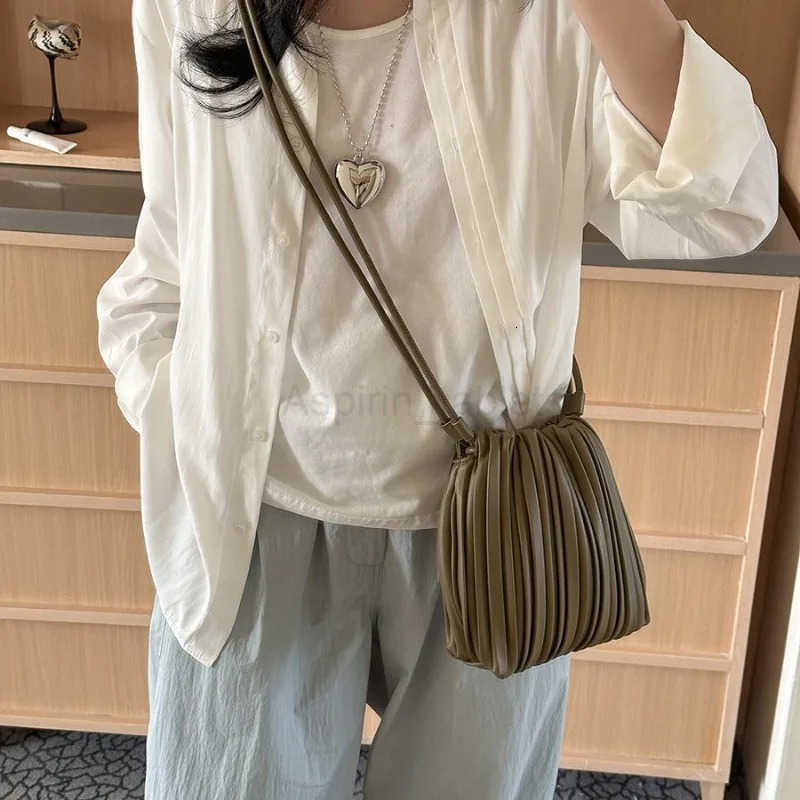 Summer Fashion New Crossbody Bag Womens PU Single Shoulder Mini Bag Luxury Versatile Pleated Casual Small Square Bag M250716