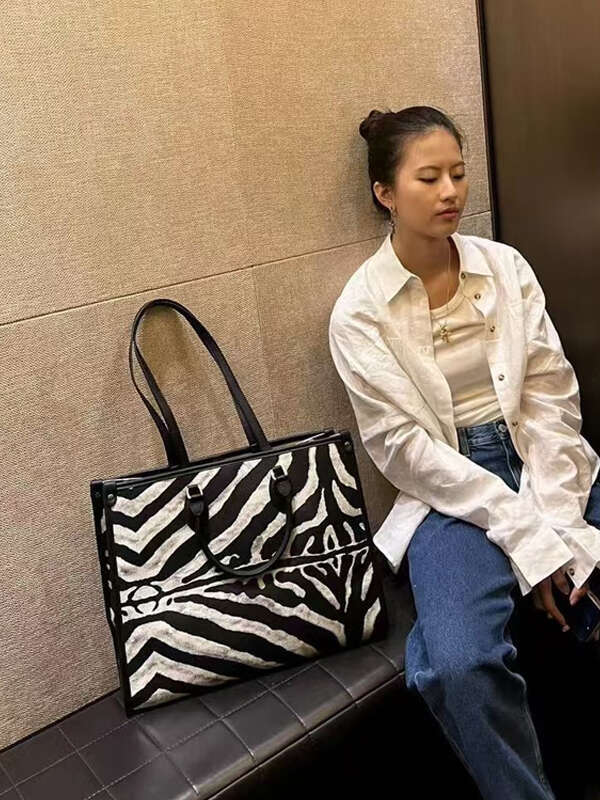 tote for women large capacity highend feel 2025 new model elegant zebra pattern niche design office commute bag