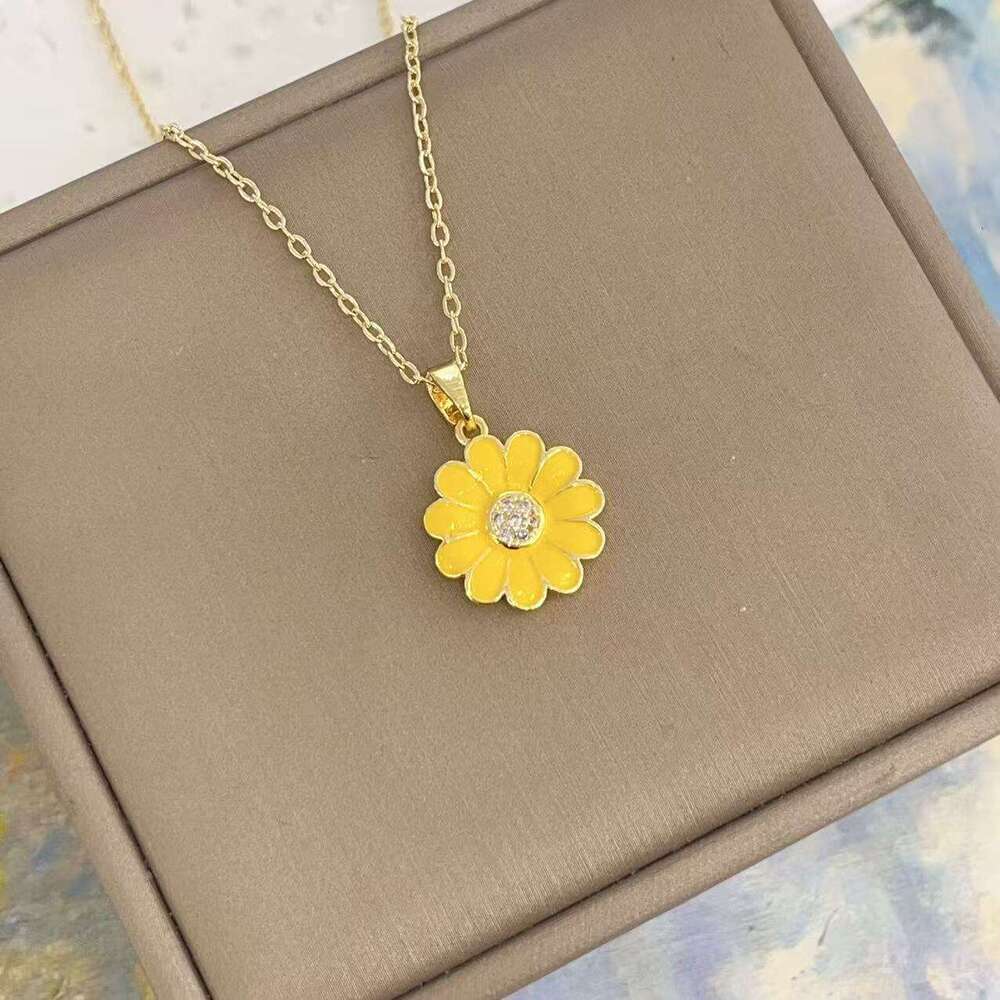 Oil Drop Yellow Daisy Flower Pendant Light Necklace For Women Summer Fresh Non-Fading Collarbone Chain F29