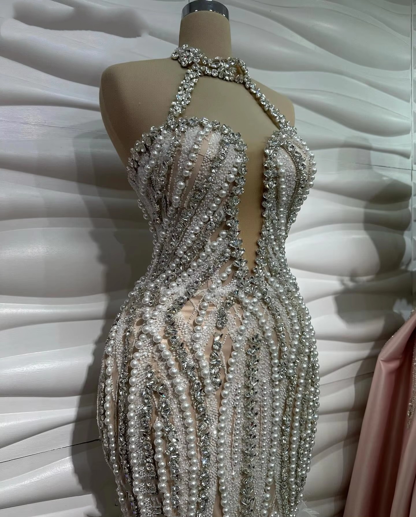 Gorgeous Mermaid Women Evening Dresses Halter Sleeveless Gown Crystal Pearls Feather Sweep Train Dress For Party Custom Made