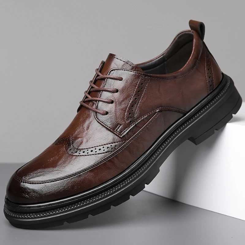 Men Brogue Leather Casual Shoes Luxury Brand Soft Mens Sneakers Breathable Moccasins Mens Walking Wedding Shoes Mens Shoes W250716