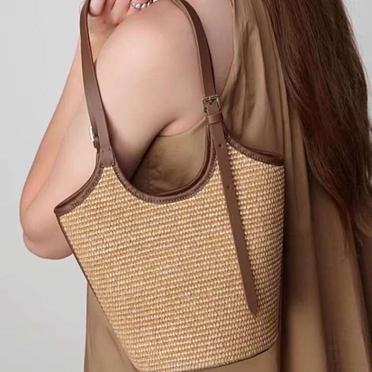 Bucket Straw 2025 New Trend This Year Popular Niche Design Single Shoulder Woven Underarm Bag for Women Summer Versatile