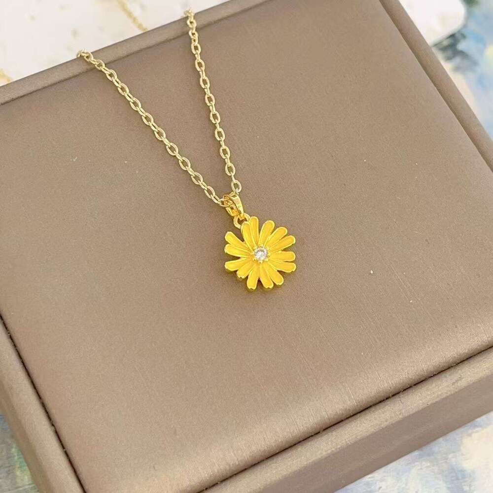 Summer Fresh Oil Drop Yellow Flower Light Necklace For Women Fashionable Versatile Titanium Steel Non-Fading Collarbone Chain Be7