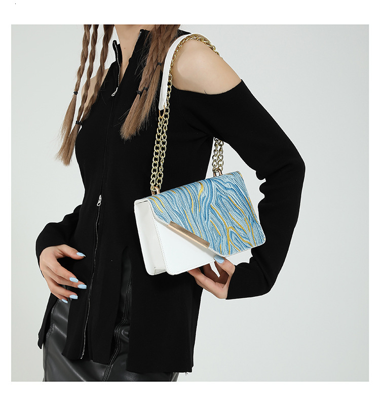 Designer 2025 Summer Style Textured Color Block Single Shoulder Trendy This Year Ladies' Aesthetic Personality Crossbody Light Luxury Women'
