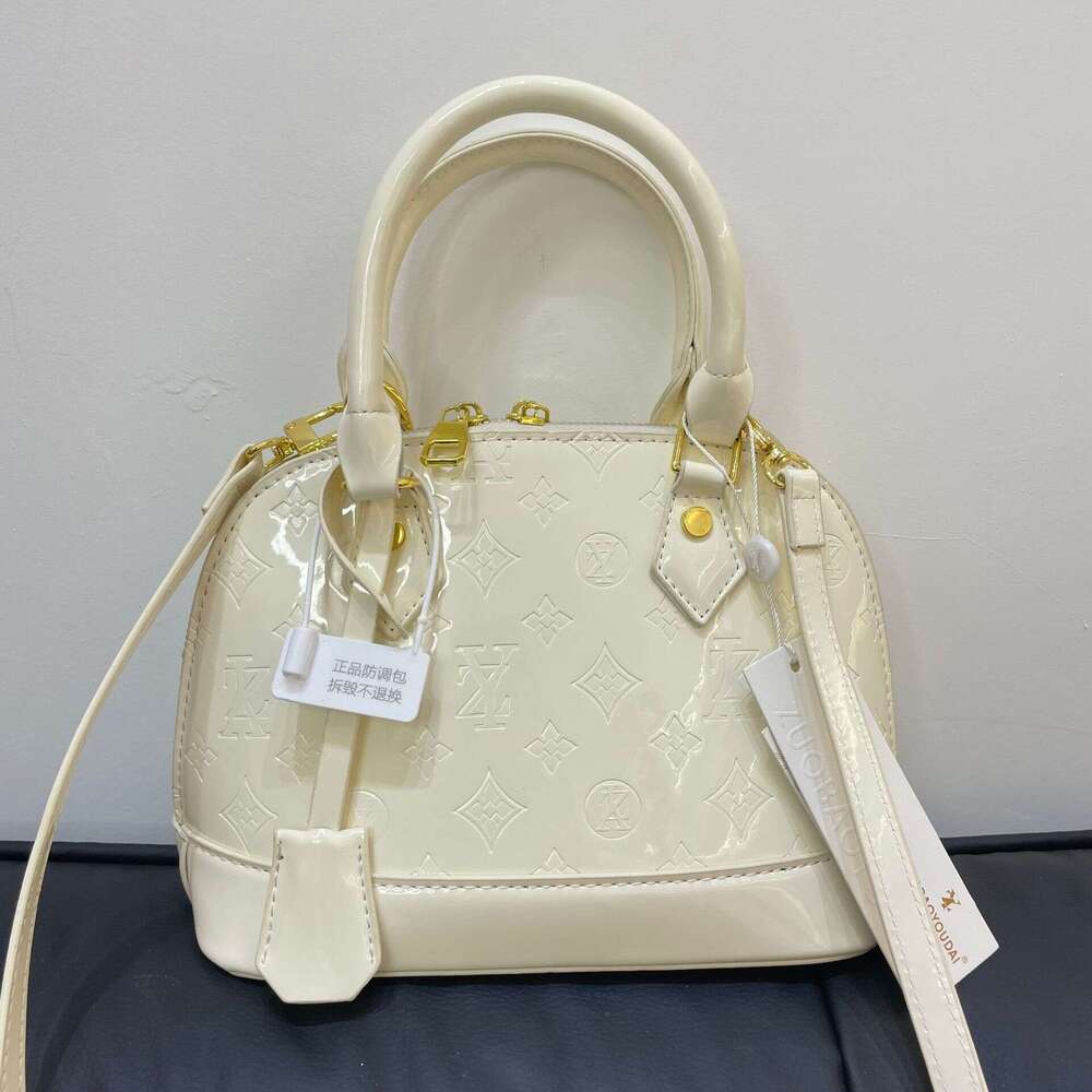Fashion Fashion Shell Handbag 2025 New Letter Shoulder Crossbody Bag Niche Trendy Popular