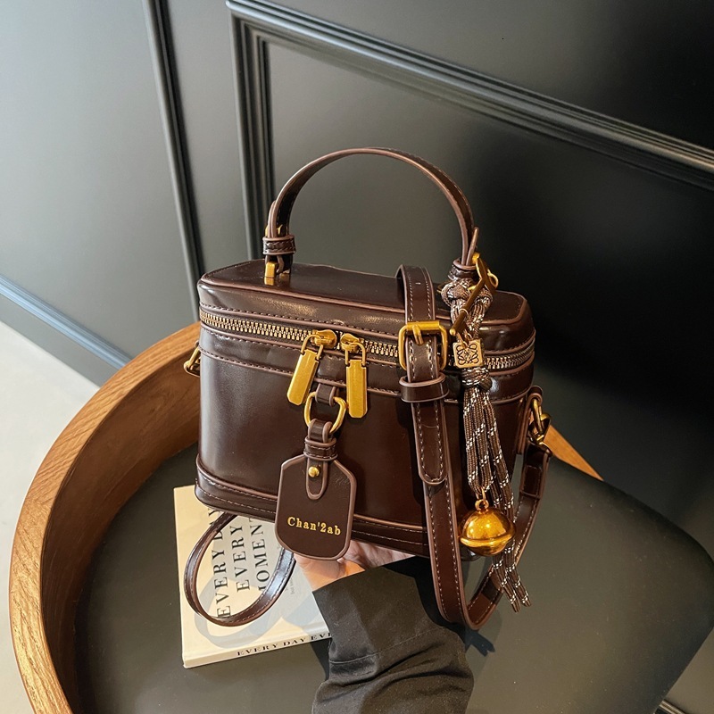 Designer New 2025 High-End Small Square Niche Design Shoulder Four Seasons Trendy Commuting Versatile Box Light Luxury Women's Bag