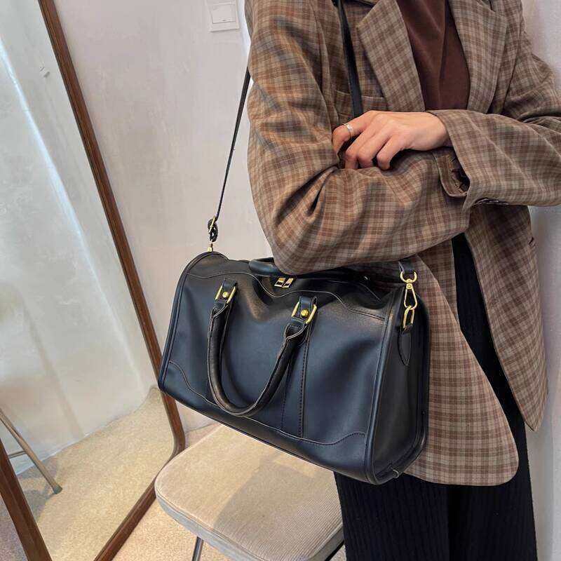 Versatile Casual Crossbody Shoulder Bag with Plenty of Space Perfect for Active Lifestyles