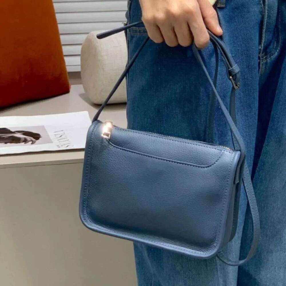 Women's Full-Grain Leather Crossbody Handbag - Lightweight Small Square Phone Bag City Strolling Stylish Everyday Purse