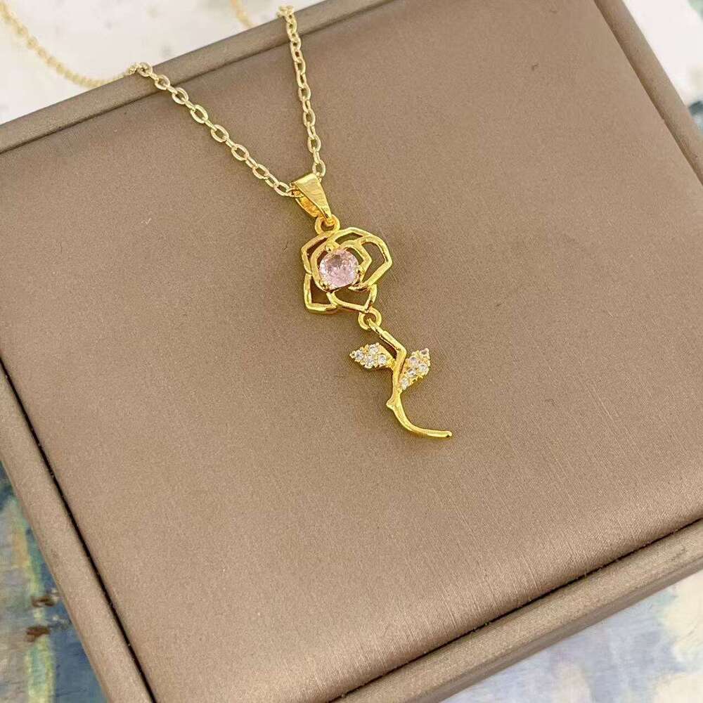 French Style Gentle Rose Flower Necklace For Women Titanium Steel Non-Fading Collarbone Chain Sweet Light Niche Design Jewelry Accessories 07F