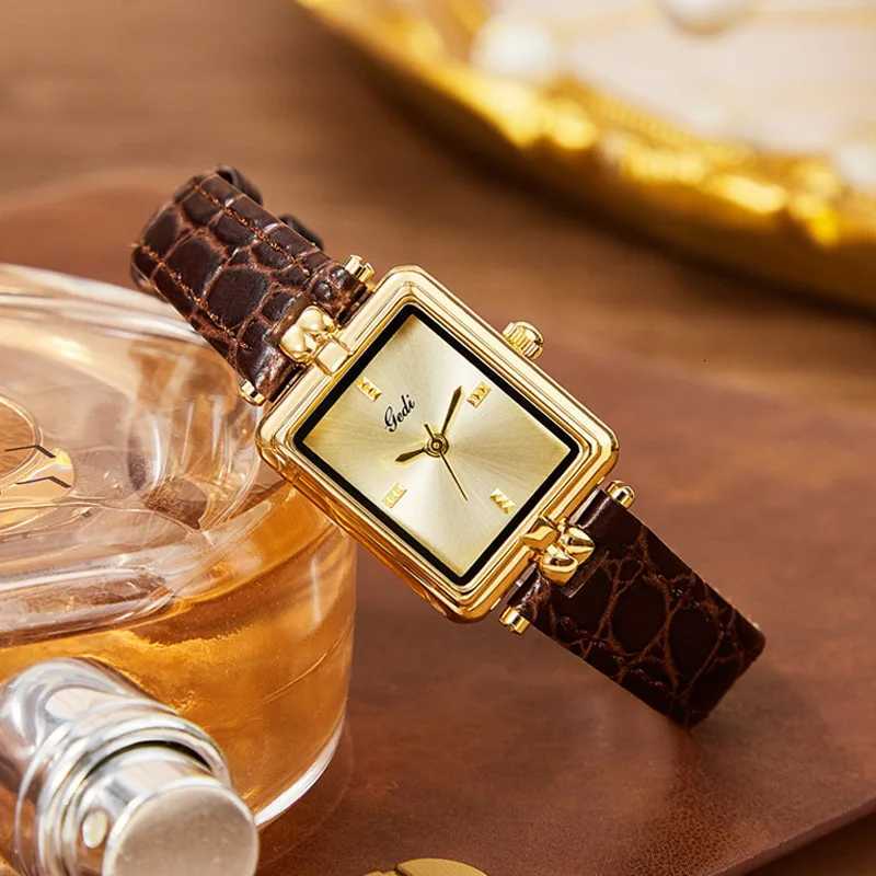 Retro High-End Ladies Brand Simple Gold Square Plate Waterproof Leather Strap Fashion Quartz Clock Wristes Gift Y250715