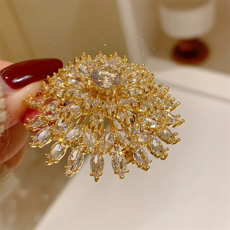 Brooches For Women Big Flower Gold Color White Zirconia Fashion Jewelry Elegant Gown Clothes Pin Accessories Party Gift 250712