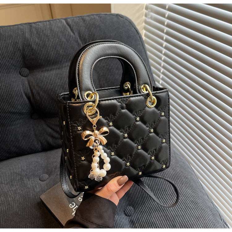 Designer 2025 Summer New Princess Diana Casual Handbag Niche Texture Fashion Versatile Shoulder Crossbody Light Luxury Women's Bag