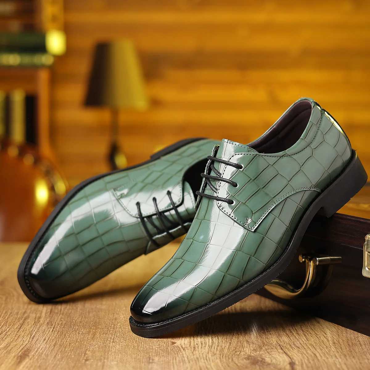 Big Size Pointed Leather Shoes for Men Fashion New Designer Solid Color Casual Wedding Shoes Male Summer Autumn Dress Shoe Man W250716