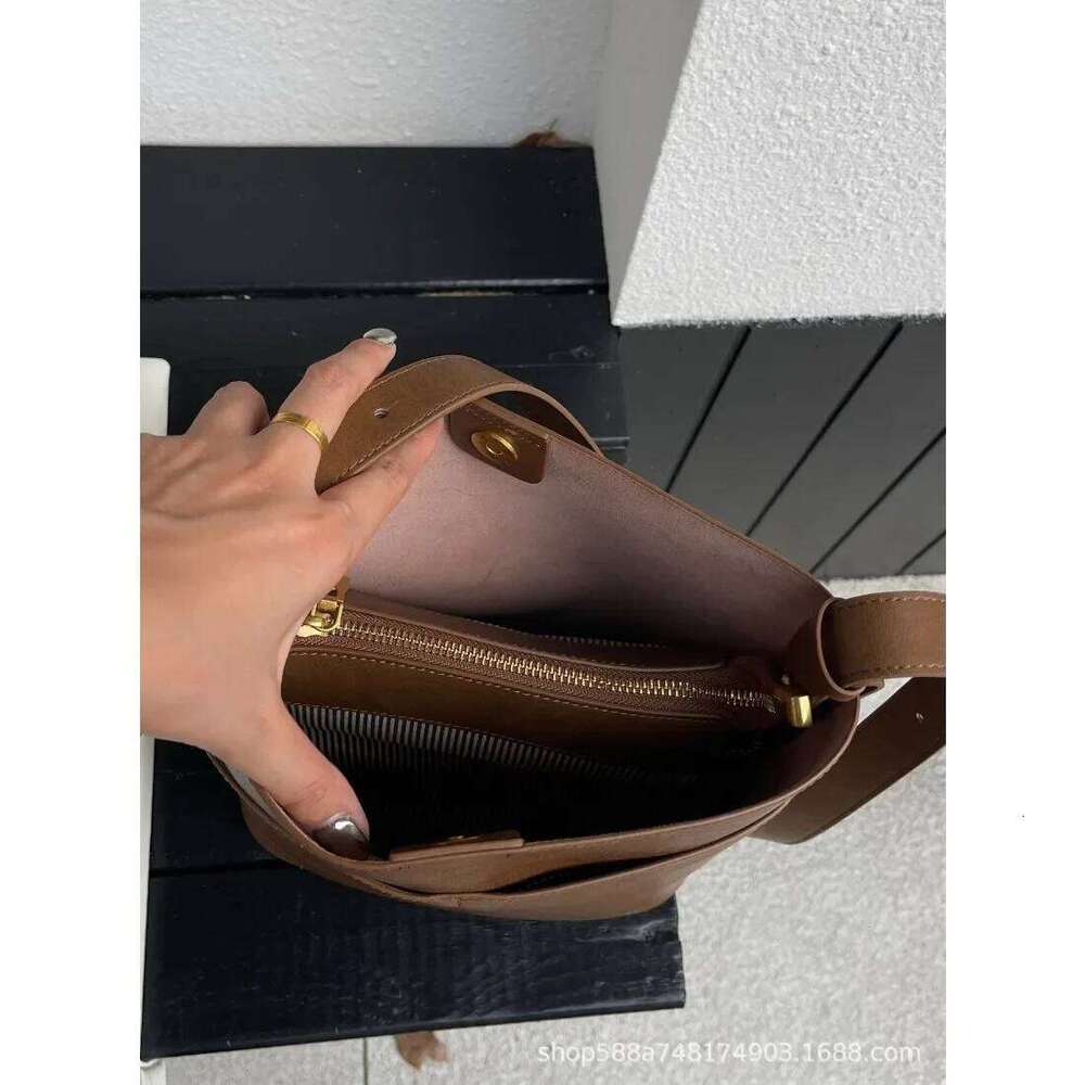 2025 Leather Large-Capacity Bucket Fashion New Trend Shoulder Armpit Crossbody Bag