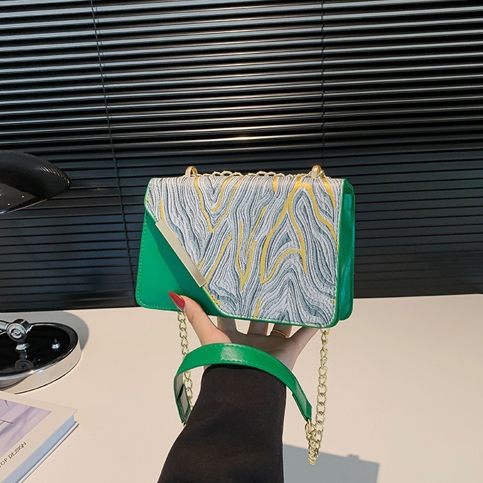 Designer 2025 Summer Style Textured Color Block Single Shoulder Trendy This Year Ladies' Aesthetic Personality Crossbody Light Luxury Women'