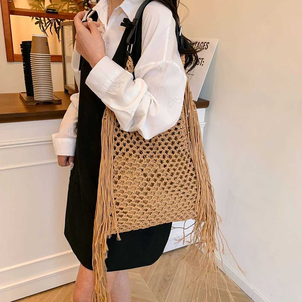 Vintage Tassel Tote Bags Women Hollow Out Woven Beach Bag Large Capacity Commuting Shoulder Bag Versatile Knit Beach Bag