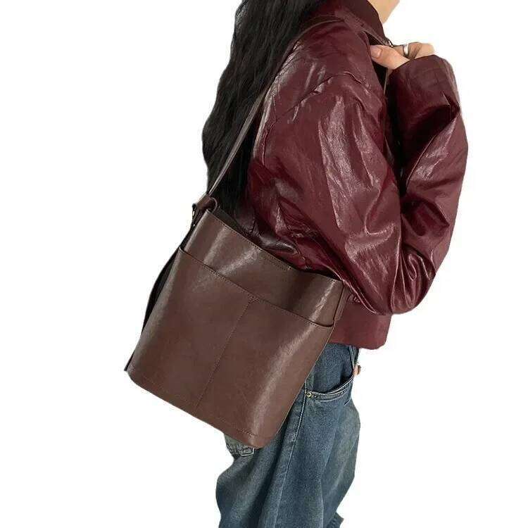 2025 Leather Large-Capacity Bucket Fashion New Trend Shoulder Armpit Crossbody Bag