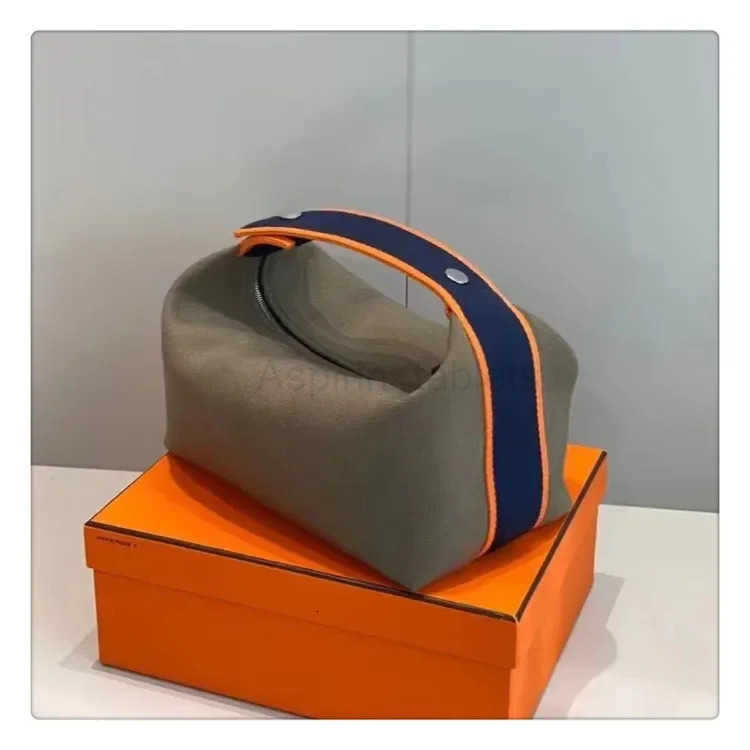 New Large Capacity Canvas Makeup Bag Soft Texture Fashionable Womens Shoulder Bag Color Blocking Handbag From China M250716