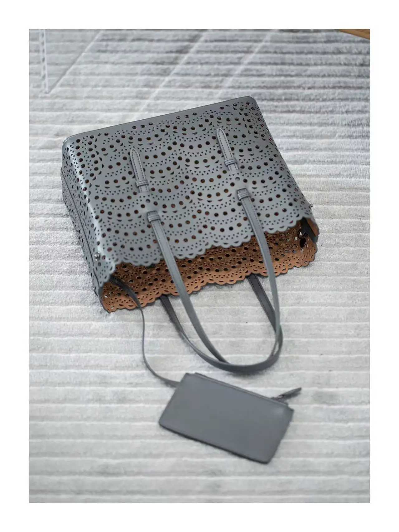 Brand Design Luxury High Quality Cowhide Shoulder Handbags For Women 2025 Large Capacity Genuine Leather Bucket Bag