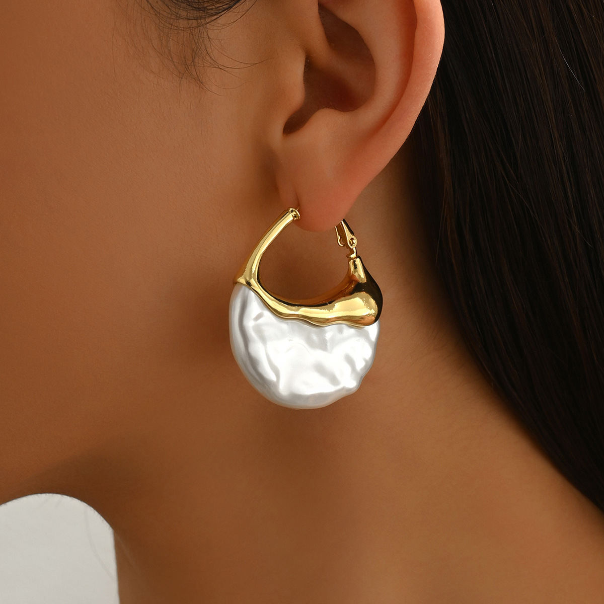 Newly Launched Stylish and Versatile European and American Fashion Ornament with Imitation Pearl Copper plated Earrings for a High grade Look For Wome