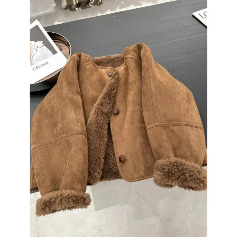2025 Brown Leather Fur Integrated Jacket Mellow Style High Waist Autumn Winter Fashionable Womens Short Coat 250715
