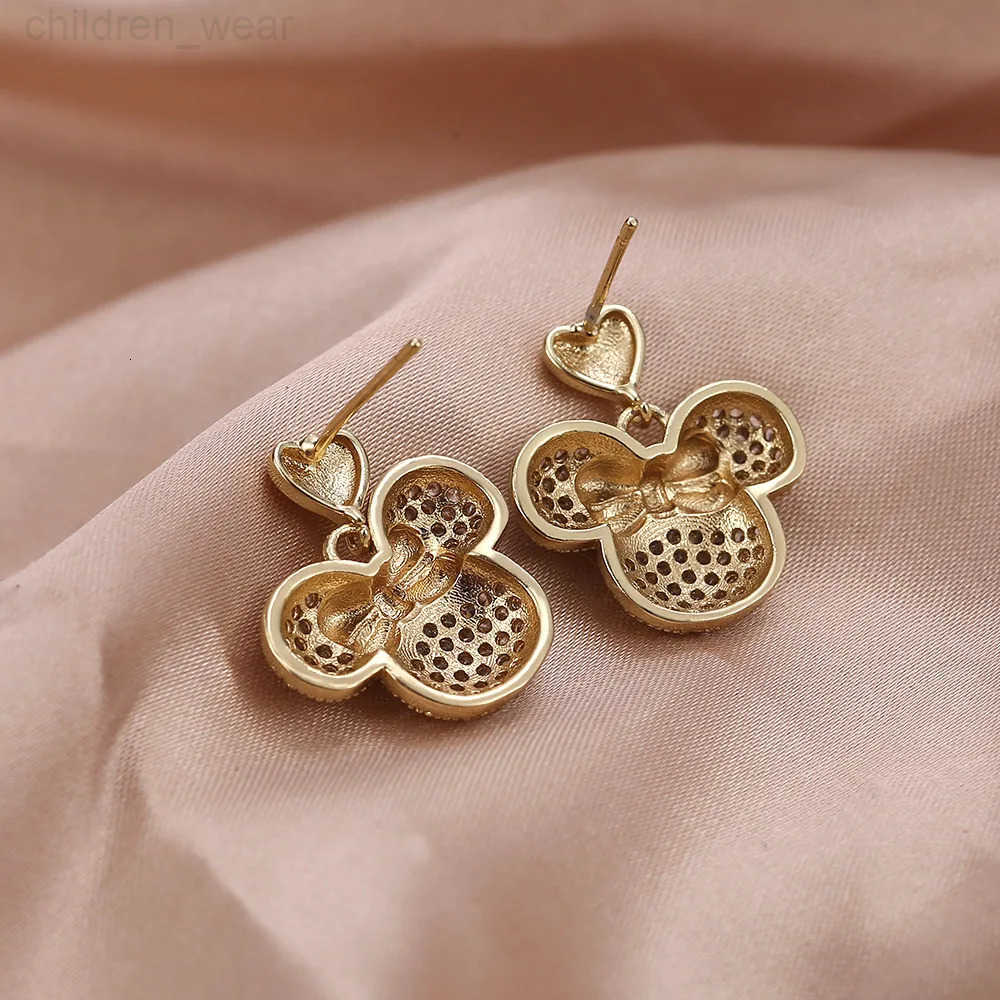 Disney Cute Bear Earrings For Women Wholesale Anime Mouse Pendant 2023 New Gift Fashion Animal Jewelry Charm Luxury Korean Earring W20250716