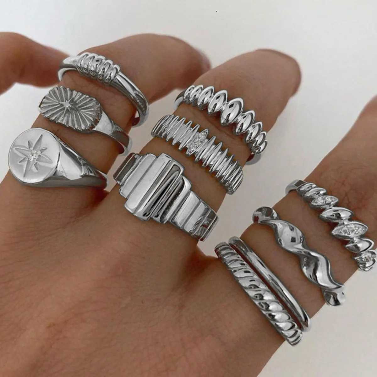 10Pcs Vintage Metal Star Rings set for Women Stripe Zircon Opened Rings For Party Birthday Gifts 2024 New S250716
