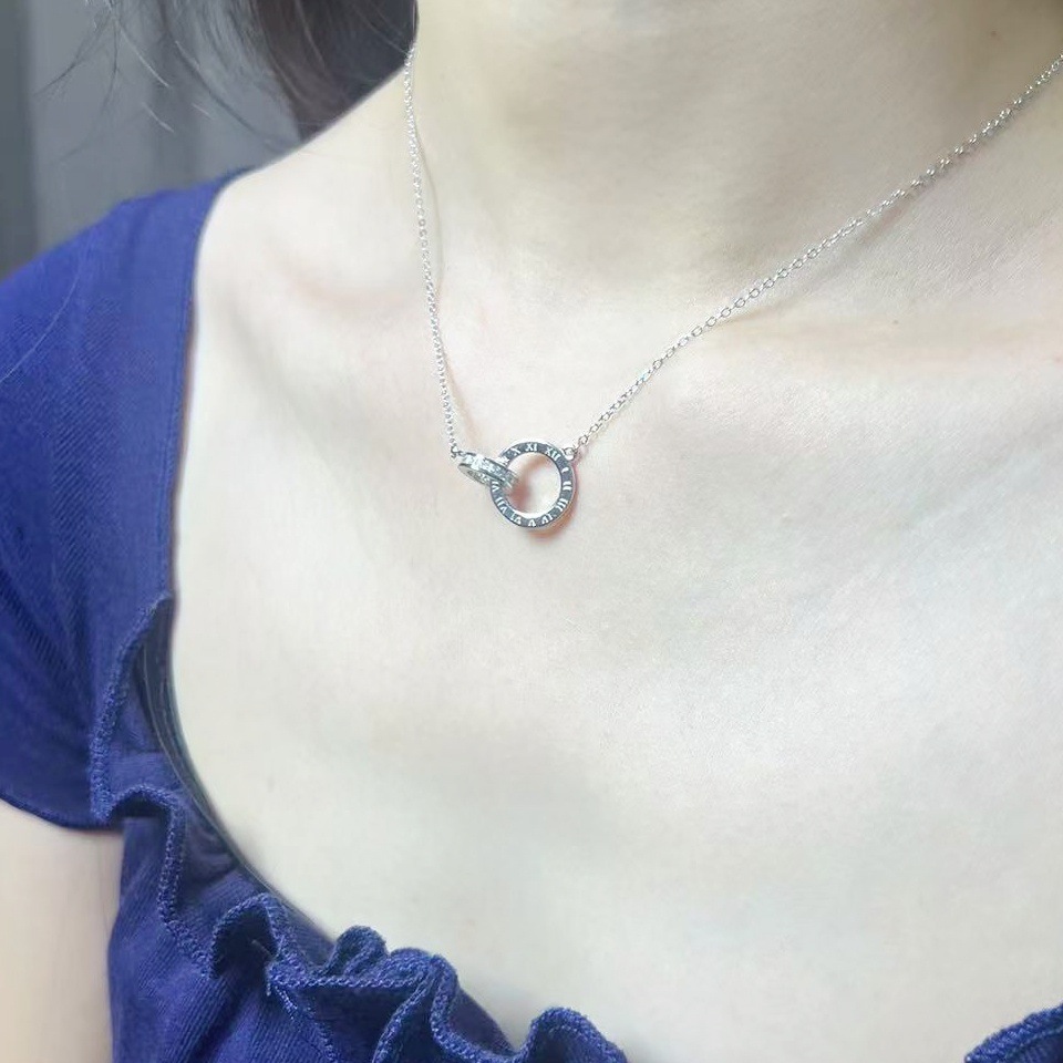 Timeless Silver - Toned Necklace With Roman Numerals And Rhinestone Accent Classic Elegance For Daily & Special Occasions High - Quality Jewelry
