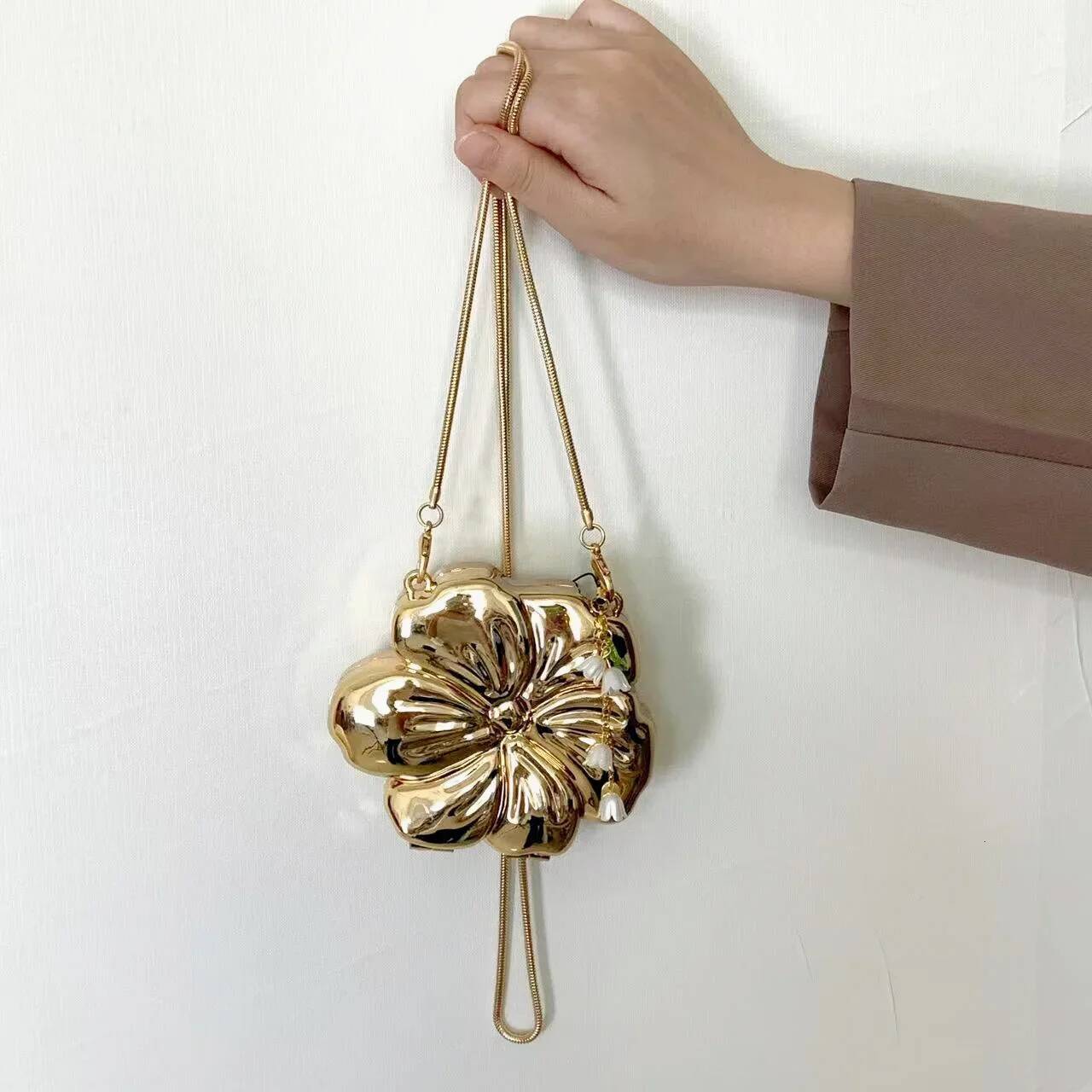 1 Rose Gold Floral Acrylic Clutch Bag, Lily Of The Valley Charm, PVC Messenger Bag With Magnetic Buckle, Solid Color Gloss