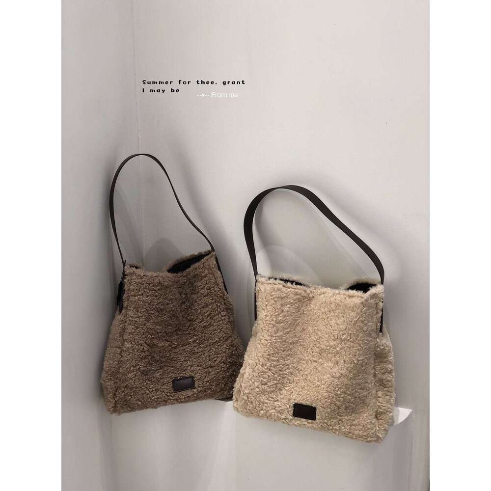 Elevate your commute with this spacious tote bag crafted from premium lamb woolperfectly balanced functionality meets sophistication.