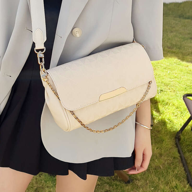 Crossbody 2024 Embossed Fashion Chain Shoulder Simple Flap Magnetic Buckle Underarm Small Women's Bag