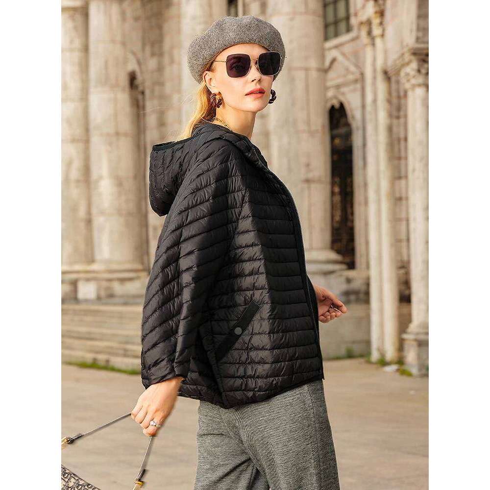 Lagabogy 2025 New Winter Short Puffer Jacket Women Ultra Light 90%White Duck Down Coat Loose Female Feather Parka Hooded Outwear MDNG