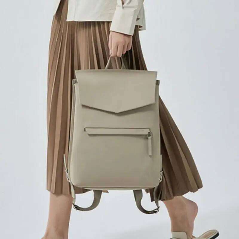 Fashion New Japanese And Korean Simple Casual Versatile Backpack For Work Commuting Light Style Business Women Bag Trendy
