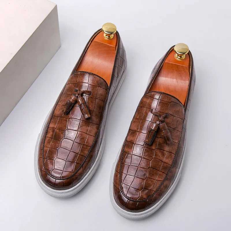 Britain Fashion Men Slip On Flats Odile Pattern Patent Leather Shoes Casual Loafers Formal Dress Footwear Mens Shoes Y250715