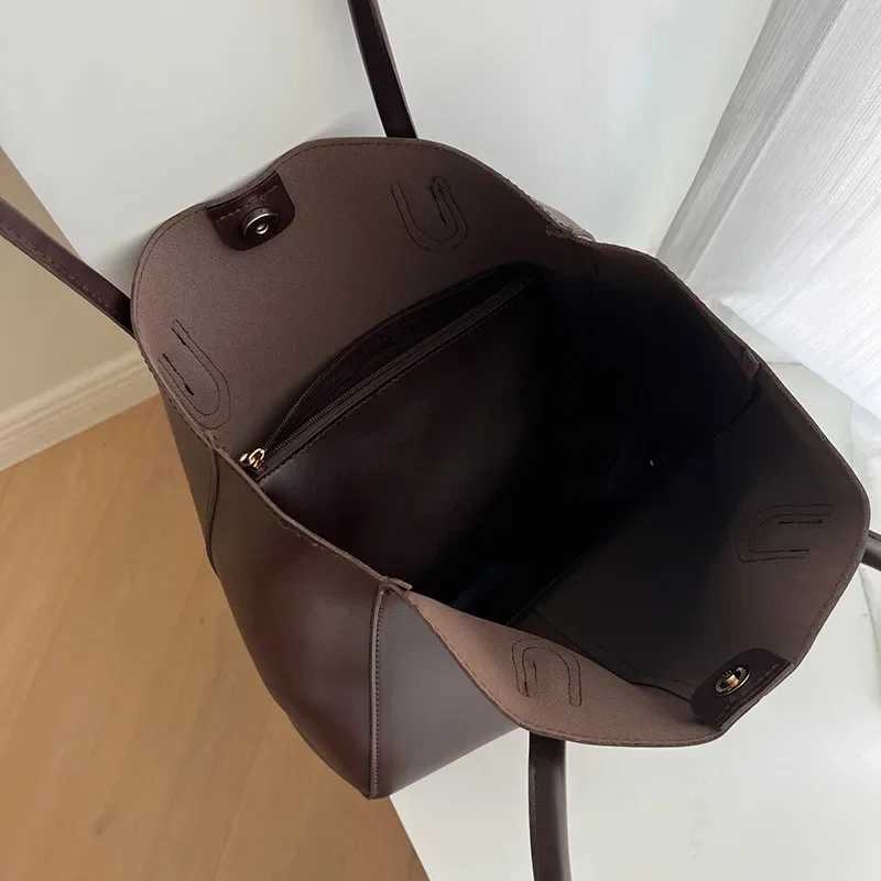 Vintage Womens Tote Bag New Korean Version Large Capacity Simple Commuting Bag and VersatileSingle Shoulder Bag