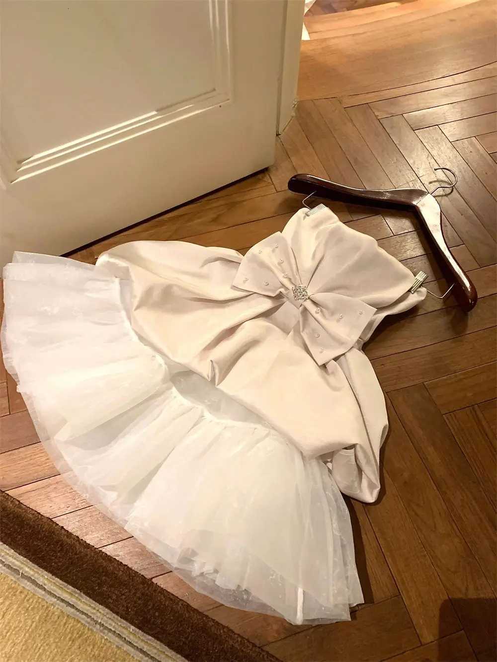 2025 Elegant Bow Bubble Dress Women Strapless Puff Hem Tulle Skirt Slim Fit Party Outfit Sweet White Dress New Design Clothing R250716
