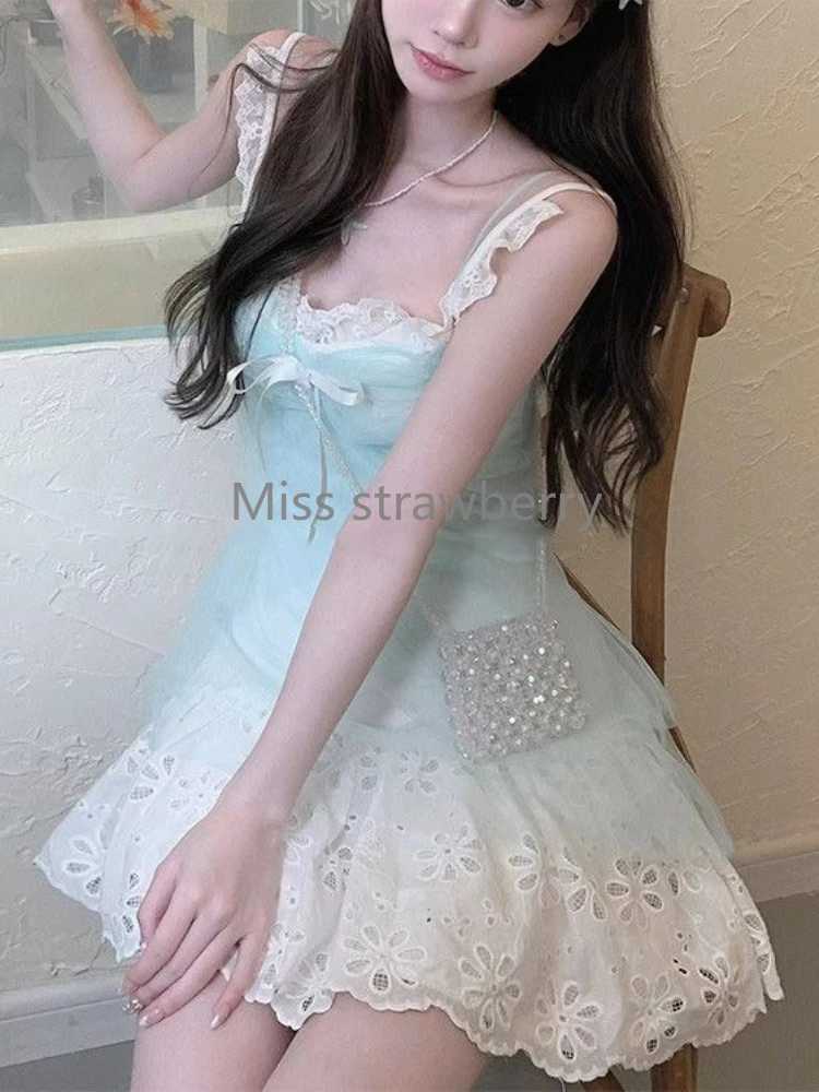 2025 Fashion Sweet Slim Lace Dress Women Design Chic Bow Sling Patchwork Dresses Female Pretty New Skinny Summer Beach Dress R250716