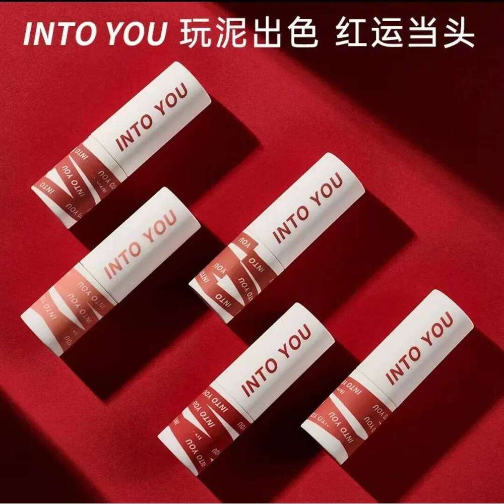 INTO YOU LIP D The Female Protagonist's Lips Cheeks Are Dual pose Misted Face Mouth And Red Lip Beauty Cosmetics