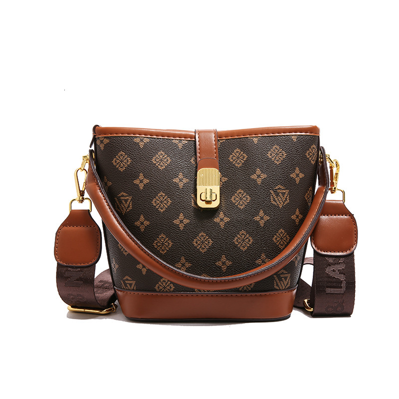 Designer Exquisite Bucket Versatile Niche Print Fashion Trendy Large Capacity Shoulder Underarm Light Luxury Women's Bag