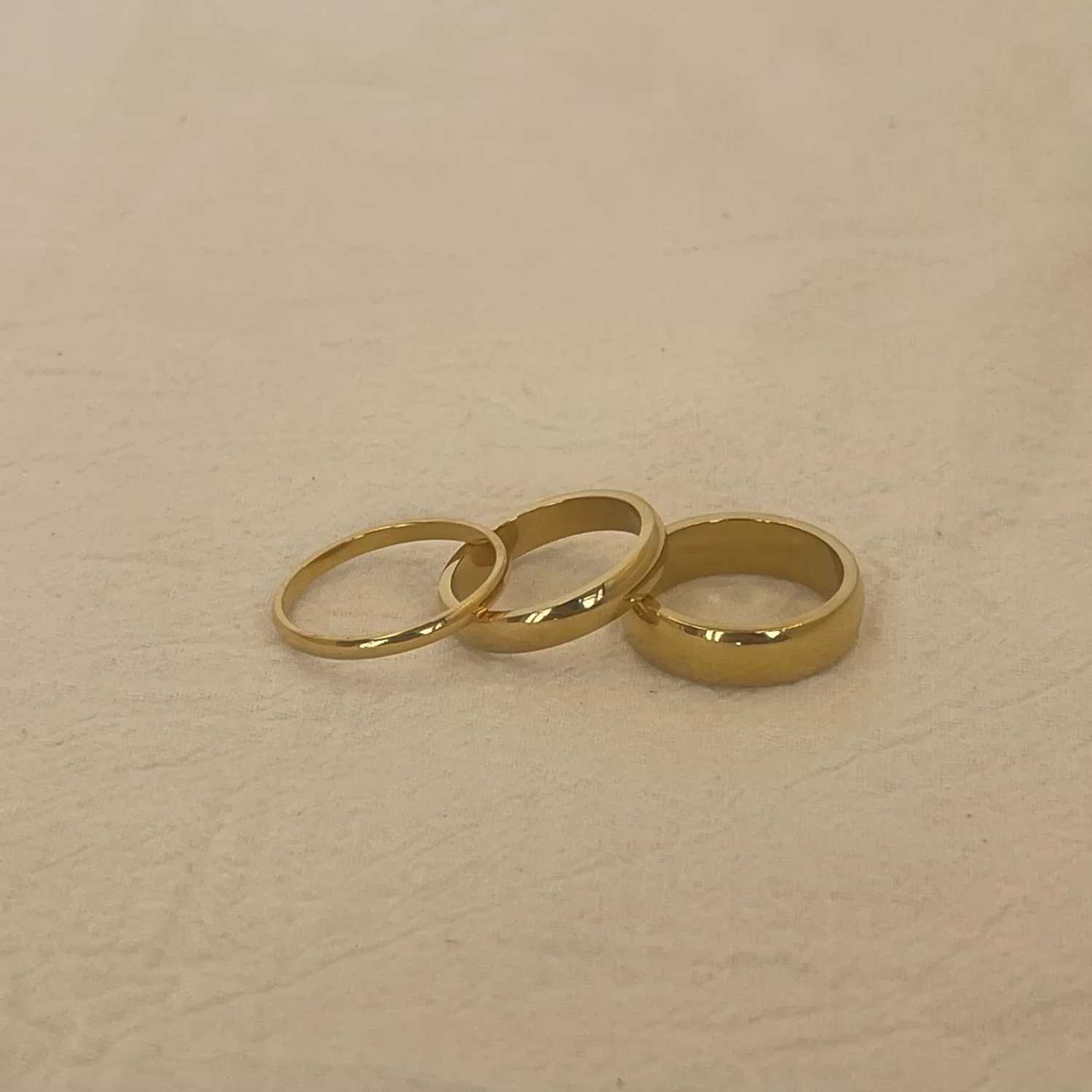 Minimalist Simple Smooth Stainless Steel Ring for Women and Men Classic 18K Gold Plated Couple Rings Wedding Engagement Jewelry S250716