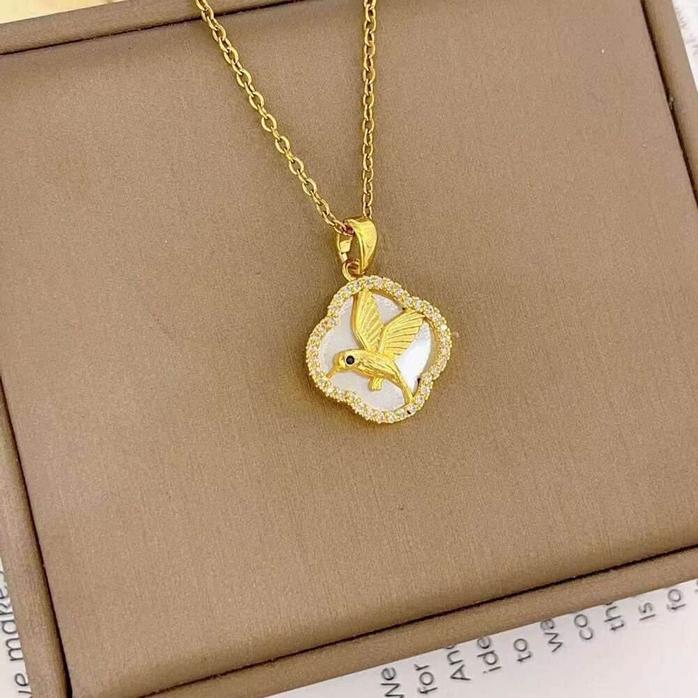 New Style Exquisite White Shell Bird Necklace For Women, Light Niche High-End Titanium Steel Collarbone Chain Jewelry 0E2