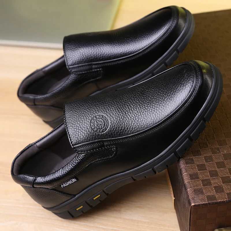 igh Quality Leather Men Casual Shoes Italian Luxury Brand Mens Loafers Breathable Formal Mens Dress Shoes Slip-on Driving Shoes W250716