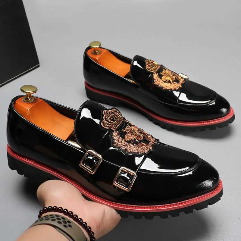Mens Casual Business Leather Shoes Fashion Embroidery Loafers Men British Style Monk Shoes Mens Slip-on Outdoor Flats W250716