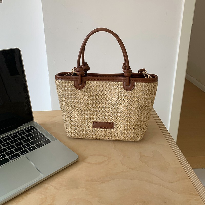 Designer 2025 Summer New Korean Style Straw Basket Crossbody Fashion Simple Bucket Women's Light Luxury Bag