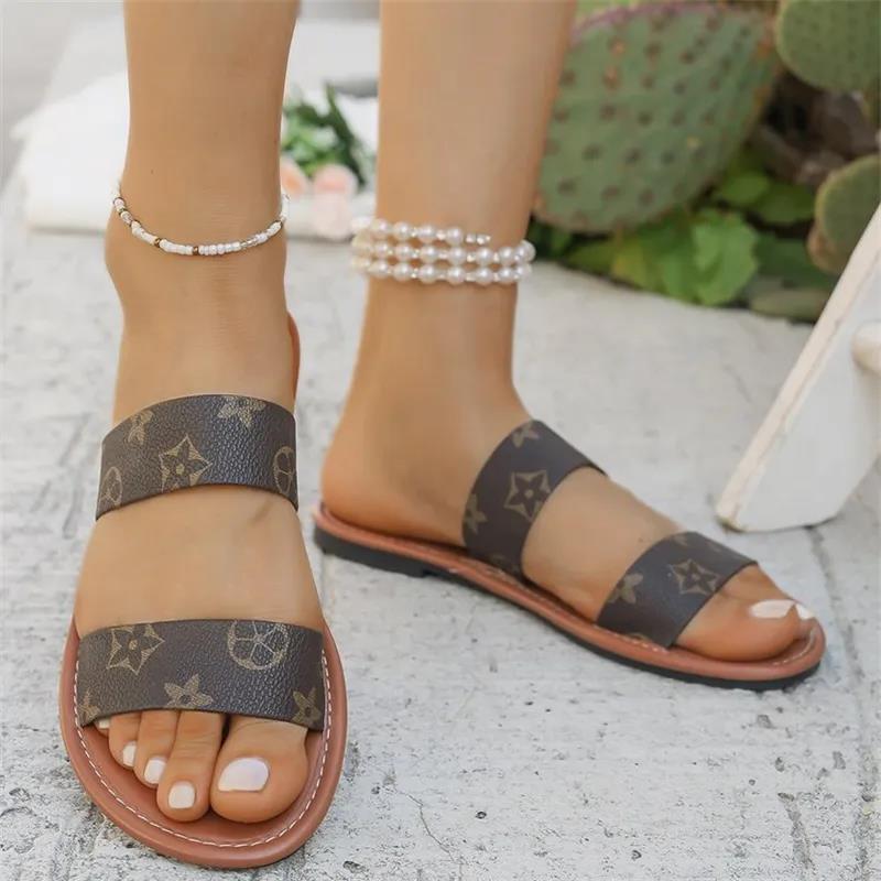 free shipping for woman Casual outdoor mid-heel slippers Fashionable beach style