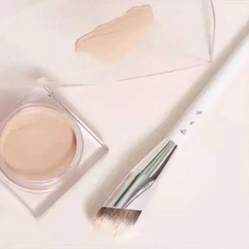 Makeup Concealer Brush for Under Eye Cream Corrector Blending Liquid Foundation Nose Contour Professional Wholesale XJ2500716