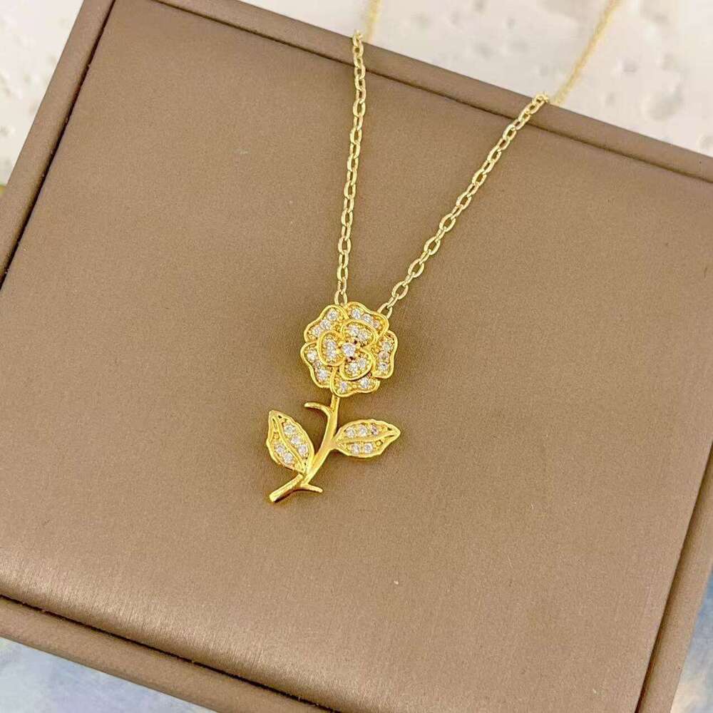 New Fashionable Elegant Flower Necklace For Women With Micro Pave Zircon Rose Pendant Non-Fading Collarbone Chain A41