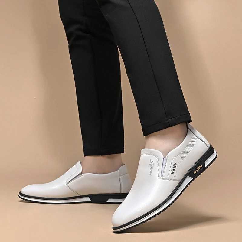 Luxury Mens Leather Shoes Comfortable Loafers Slip On Male Moccasins Non Slip Driving Shoes High Quality Men Shoes Plus Size Y250715